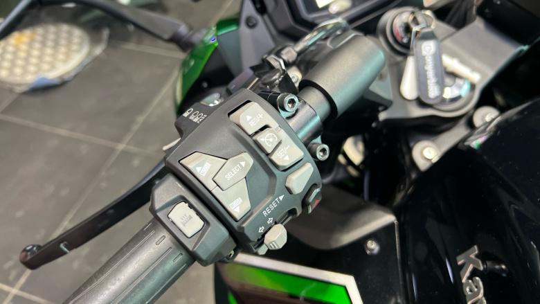 Kawasaki Ninja ZX1002KNSAN (22MY)